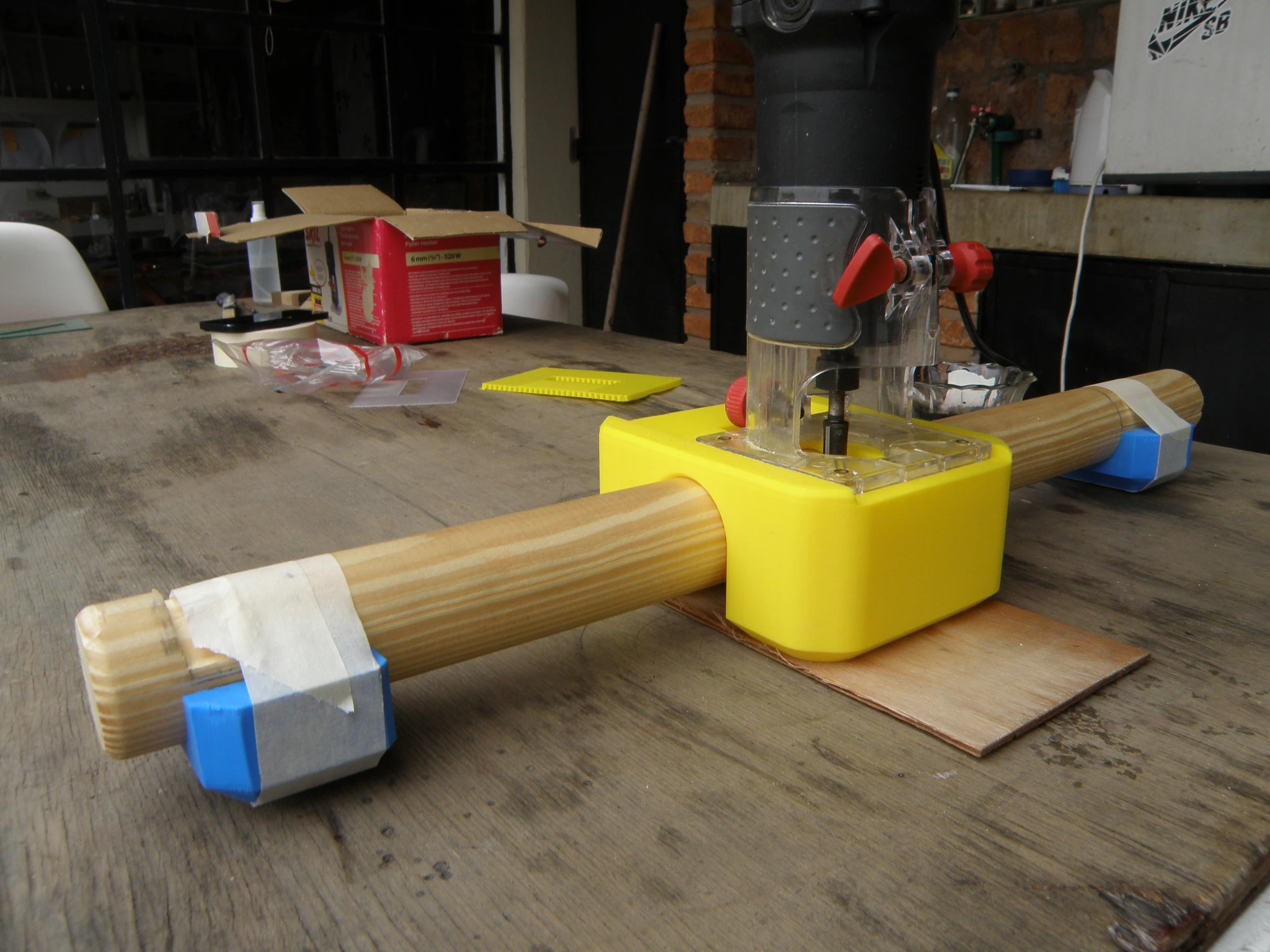 Jig de router montado sobre tarugos